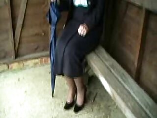 Բոլոր Ներքին Shes- ը կաթ է թափում էշից և սիրում այն