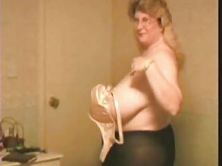 Մեծ ավարով աֆրիկյան երեխաները օգտագործում են կրկնակի դիլդո