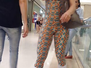 Մեծ տիտղոսիկ թխահեր մերկապարուհուն հանել են տնական տեսահոլովակը