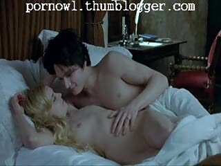 2 գեղեցիկ աֆրիկացի երեխաներ չարաճճի են դառնում