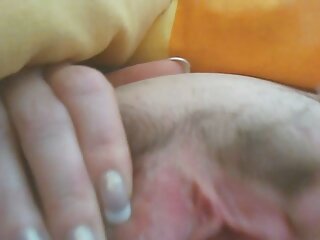 Տղայի ֆանտազիաները ճշմարիտ են, երբ նա հետույքի մեջ ծիծաղում է տատիկ Մարսել Էրերայի վրա