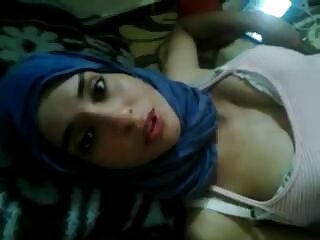 Մեծ կրծքամայրը ցատկում է մինչև խառնաշփոթ փշրվելը