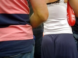 շիկահեր պոռնիկը բռունցքներով հարվածեց ընկերուհու փիսիկին