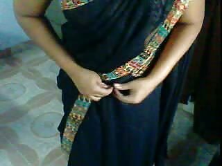 Մեծ կրծքավանդակի պոռնիկ էշ-ծիծաղած