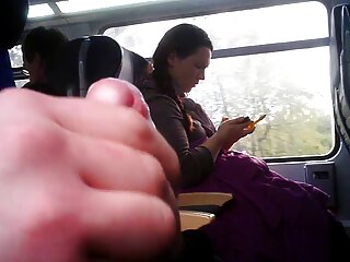 Հիասքանչ դեռահասը ծծում է տղամարդու աքաղաղը և դեմքը ստանում