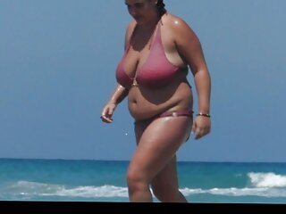 Հիջաբի արաբ երեխան վայելում է խորը բացթողում անալ խաղալը