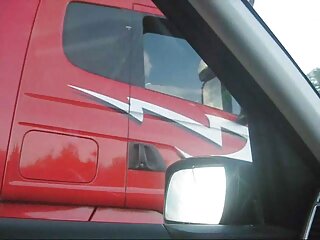 Օգոստոսի եռյակ լեսբուհի սեքս երկու MILF- ով